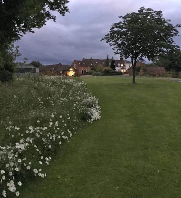 Cottage Barn Conversion On Working Farm Worcester Eksteriør bilde